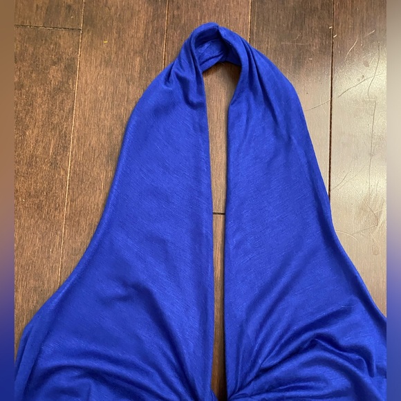 NWOT VENUS SIZE MEDIUM HALTER TOP IN BLUE WITH A KNOT AT BUST - Picture 4 of 10